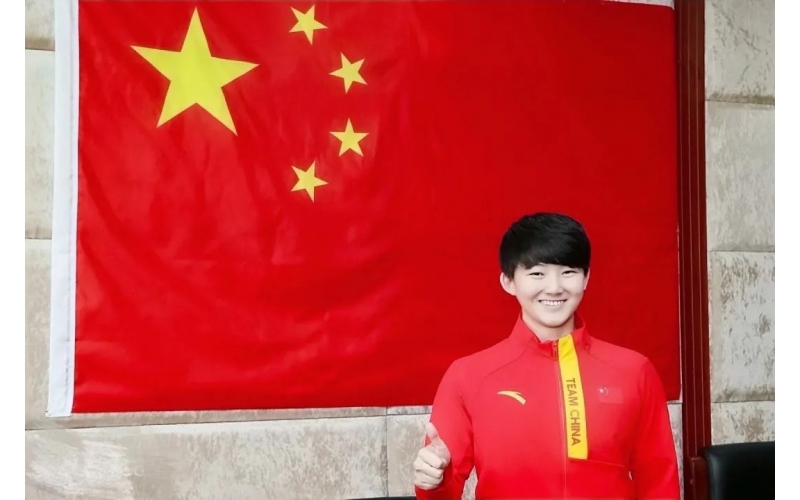 來了，世界冠軍宮乃瑩！